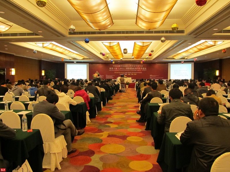 201212建科科技攜ipc共同參加第六屆路面養(yǎng)護論壇合影
